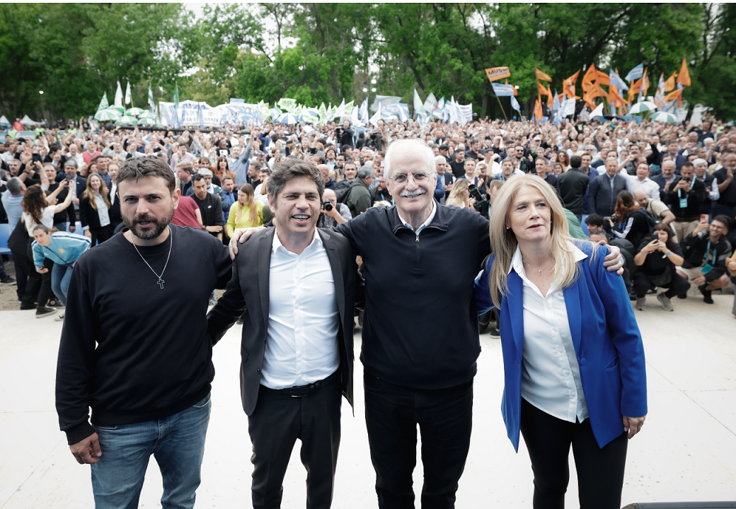 Imagen secundaria de Nuestro pueblo no cambia de idea, lleva las banderas de Evita y de Perón